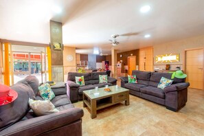 Interior - Villa Casa Jaska by Villa Plus (Urbanización Riviera Sol)