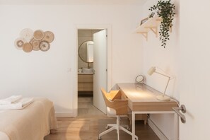 1 slaapkamer, een strijkplank/strijkijzer, gratis wifi, beddengoed