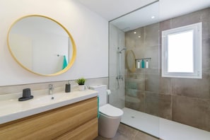 Hair dryer, towels - Villa Delmeza by Villa Plus (Puerto Calero)