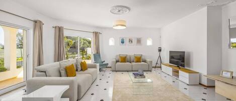 Smart TV, table football