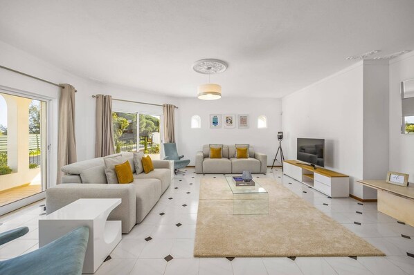 スマートテレビ、テーブルサッカー台