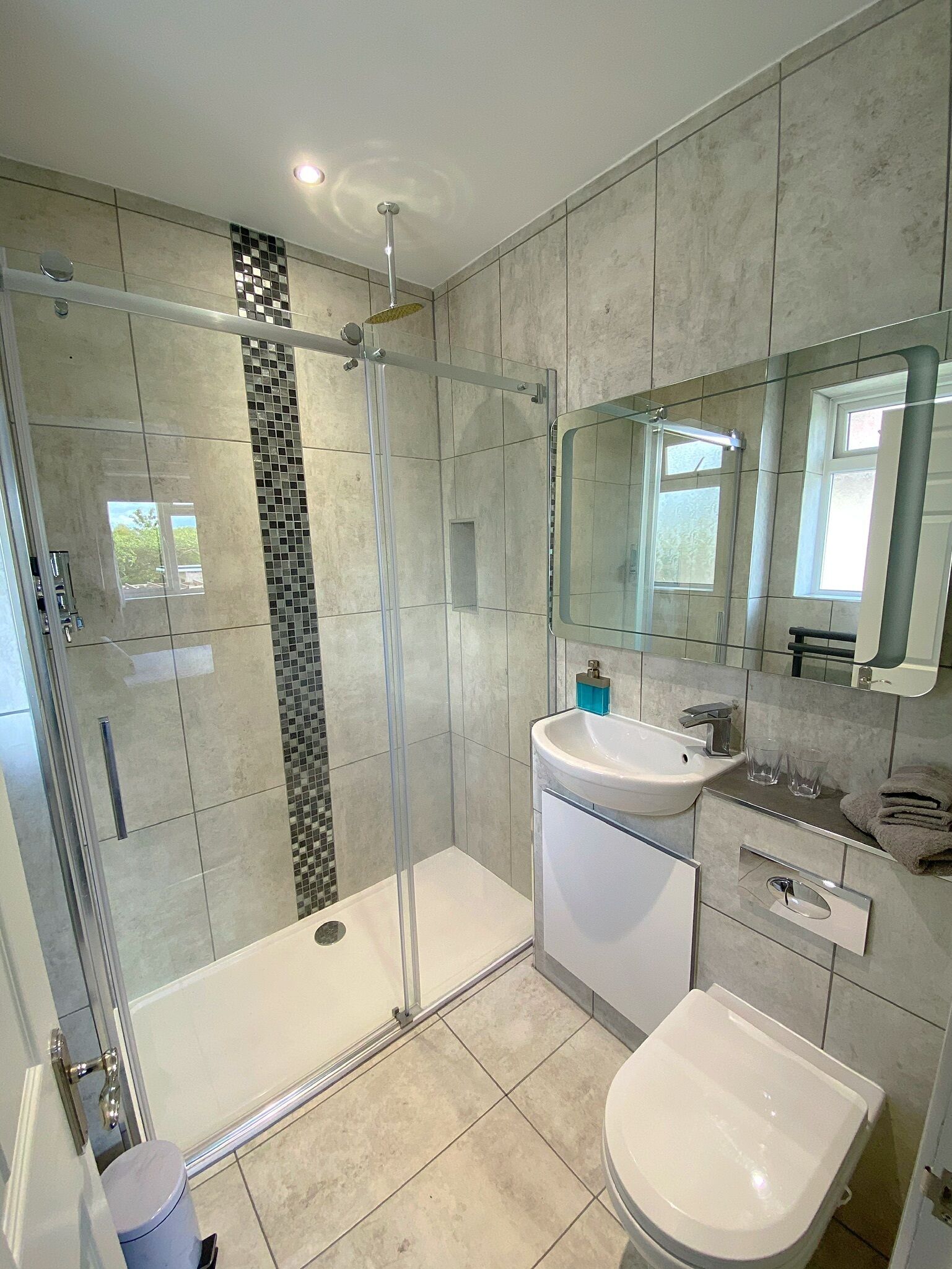 基础双人房或双床房 | 浴室 | 免费洗浴用品、吹风机