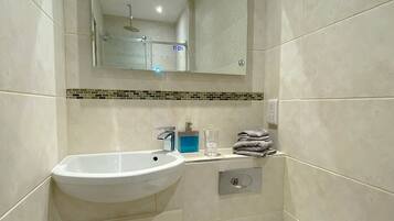 Basic Double or Twin Room | Bathroom | Free toiletries, hair dryer