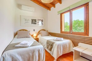 2 bedrooms, WiFi, bed sheets