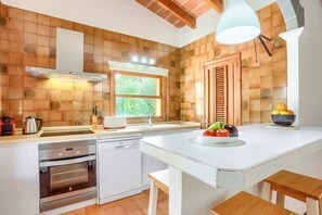 Microwave, dishwasher