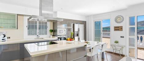 Microwave, dishwasher