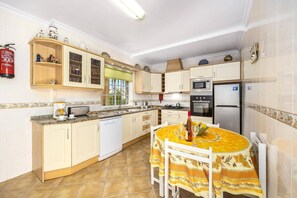 Microondas y lavavajillas 