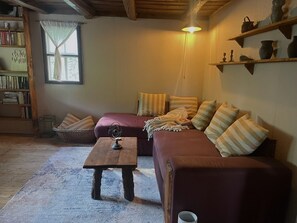 Fernseher, Bücher, Musikbibliothek, Stereoanlage