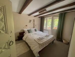 3 Schlafzimmer, Schreibtisch, Bügeleisen/Bügelbrett, Reisekinderbett