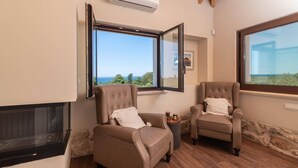 Smart TV - Villa Idalia Retreat by Villa Plus (Zakynthos)
