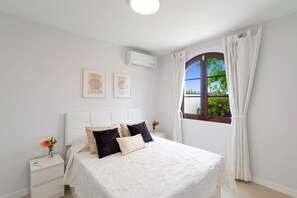 3 bedrooms, WiFi, bed sheets - Villa Judit by Villa Plus (Montaña Roja)