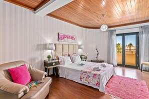 5 bedrooms, WiFi, bed sheets - Villa Karlia by Villa Plus (Vale Rebelho)