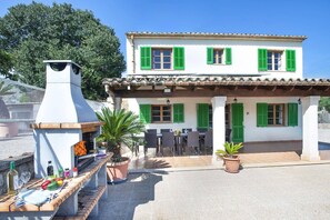 Outdoor dining - Villa Llorens by Villa Plus (Mallorca)