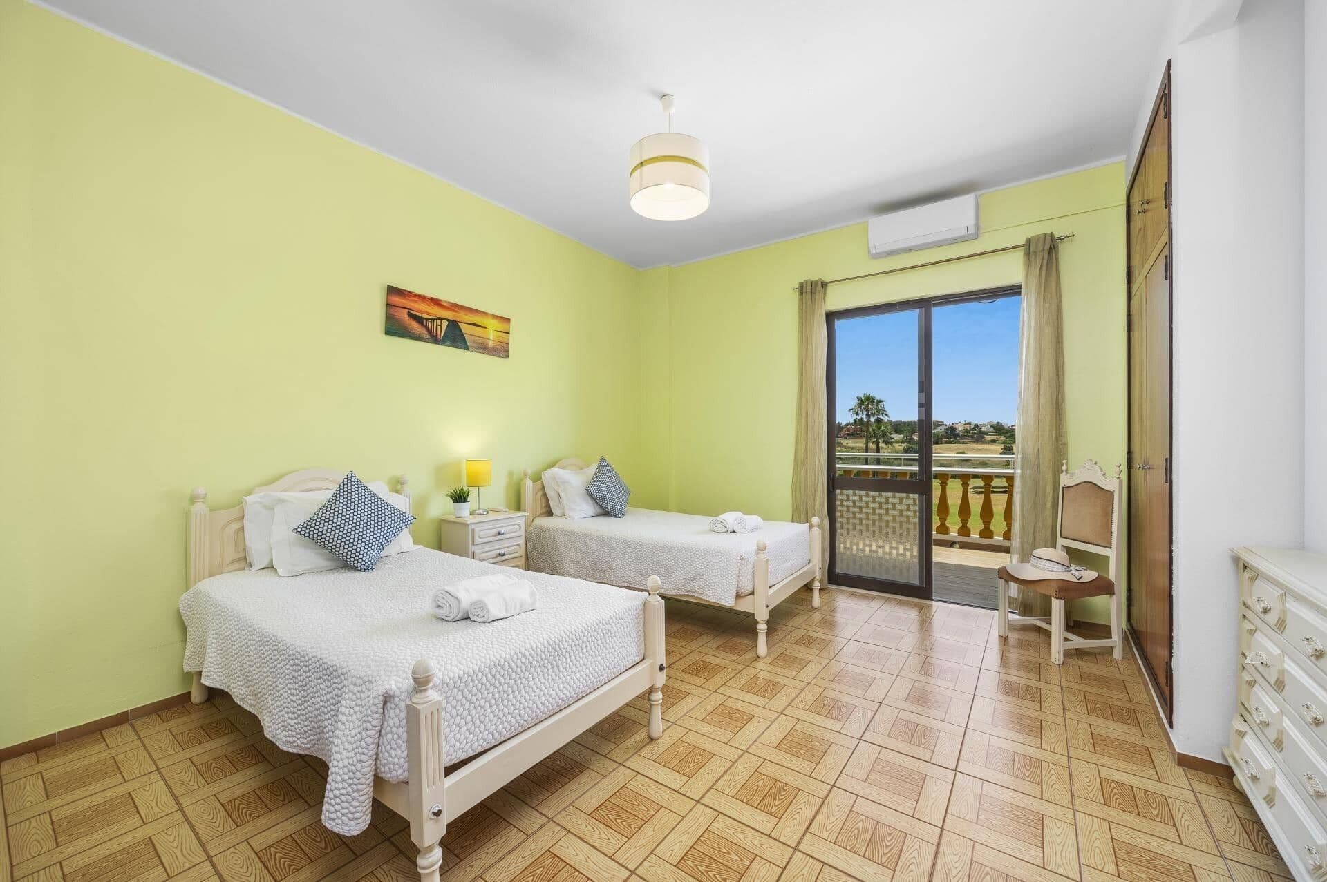 3 habitaciones, tabla de planchar con plancha y wifi gratis 