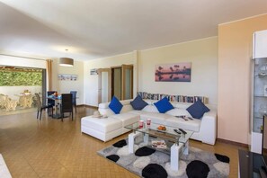 Smart TV - Villa Lurdes by Villa Plus (Vale Rebelho)