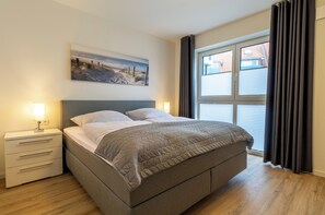 2 bedrooms, iron/ironing board, travel cot, free WiFi