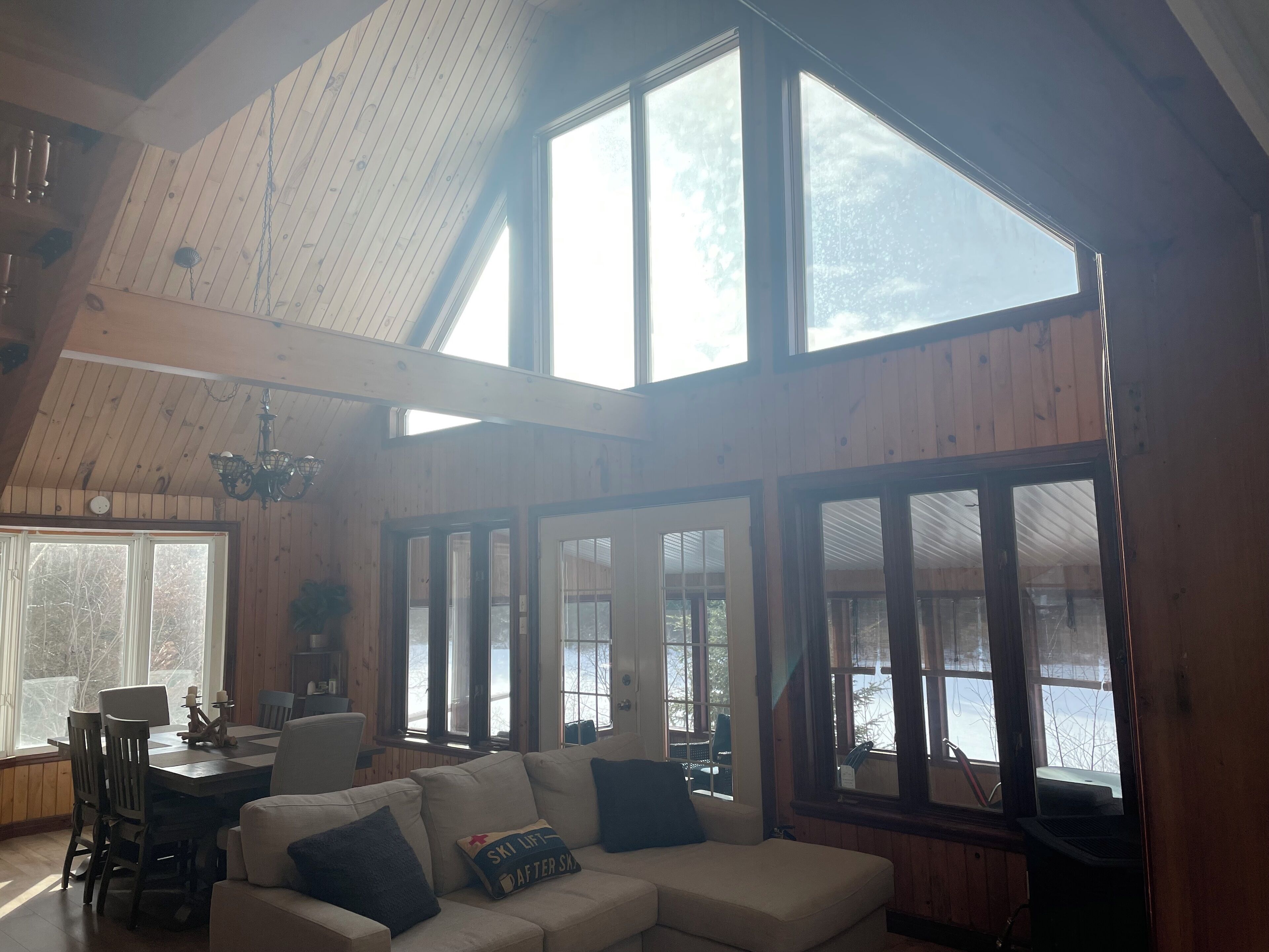 TV, fireplace, DVD player, books