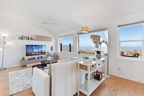 Perch - West Beach Point: Panoramic view home w/Hot Tub! Pet Friendly!