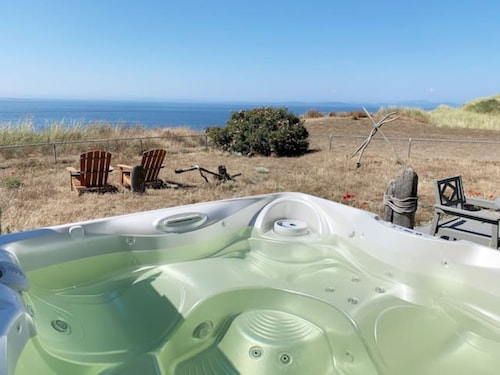 Perch - West Beach Point: Panoramic view home w/Hot Tub! Pet Friendly!