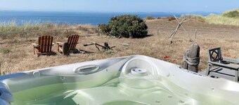 Perch - West Beach Point: Panoramic view home w/Hot Tub! Pet Friendly!