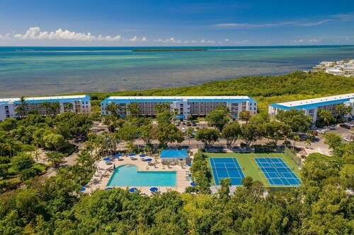 Relax in your one bedroom Oceanfront Suite in Tavernier FL. Florida Keys.