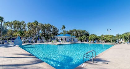 Relax in your one bedroom Oceanfront Suite in Tavernier FL. Florida Keys.
