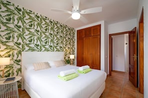 3 dormitorios, tabla de planchar con plancha, wifi gratis y ropa de cama