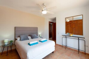 3 chambres, fer et planche à repasser, Wi-Fi gratuit, draps fournis