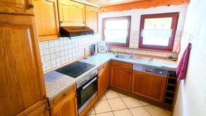 冰箱、微波炉、烤箱、炉灶