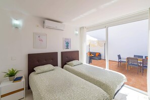 4 chambres, fer et planche à repasser, accès au Wi-Fi (inclus)