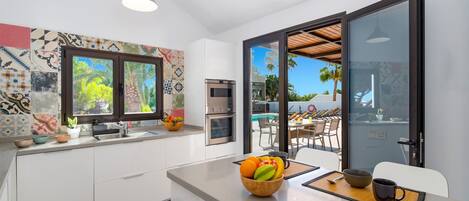 Mikrobølgeovn, oppvaskmaskin og kaffetrakter/tekoker