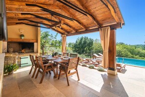 Outdoor dining - Villa Zora by Villa Plus (Novaki Motovunski)