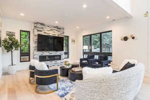 Smart TV, fireplace