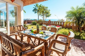 Outdoor dining - Villa Mirasol by Villa Plus (Calahonda)