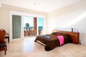 6 bedrooms, WiFi, bed sheets - Villa Mirasol by Villa Plus (Calahonda)