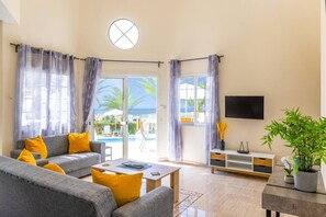 Smart TV, ping pong - Villa Thalia by Villa Plus (Peyia)
