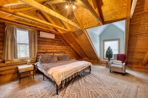 4 bedrooms, iron/ironing board, travel cot, WiFi - Sugar Shack Cabin NC (Avery County)