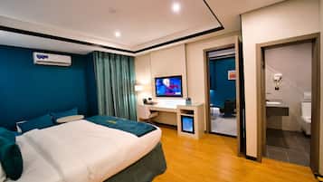 Executive Room | 1 bedroom, in-room safe, desk, soundproofing