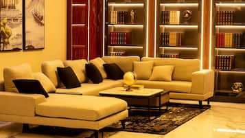 1 bedroom, in-room safe, desk, soundproofing