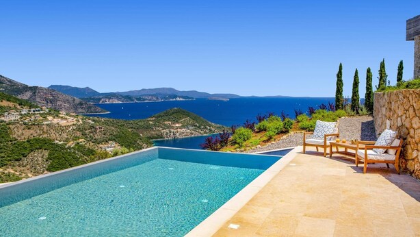 A swimming pool with a view of the sea and mountains. - Villa Lavender Bloom by Villa Plus (Lefkada)