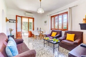 Living area - Villa Oliver by Villa Plus (Mallorca)