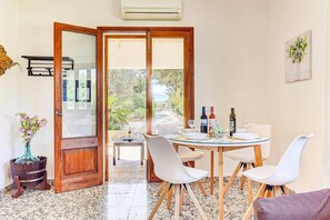 Dining - Villa Oliver by Villa Plus (Mallorca)