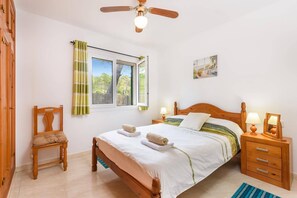 3 bedrooms, WiFi, bed sheets - Villa Nero by Villa Plus (Son Parc)