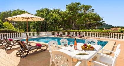 Villa Nero by Villa Plus