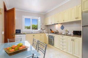 Microwave, dishwasher, coffee/tea maker