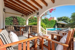 Outdoor dining - Villa Ses Carpinyetes by Villa Plus (Ciutadella de Menorca)