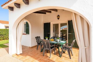 Outdoor dining - Villa Thor by Villa Plus (Cap d'Artrutx)