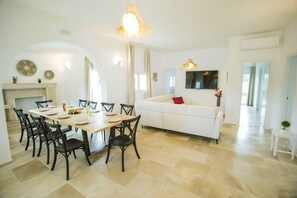 Dining - Villa Gabriella by Villa Plus (Carovigno)