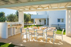Outdoor dining - Villa Gabriella by Villa Plus (Carovigno)