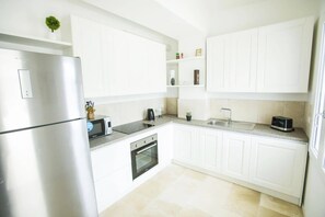 Microondas y lavavajillas 